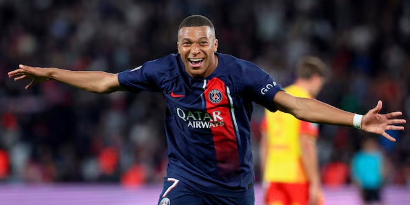 Kylian Mbappé - Top 10 cầu thủ chạy nhanh nhất 